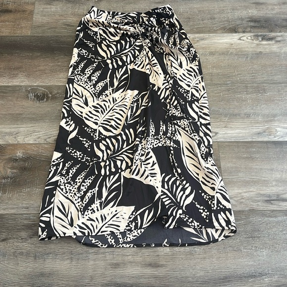 future collective Dresses & Skirts - Future Collective by Alani Noelle skirt EUC size S
